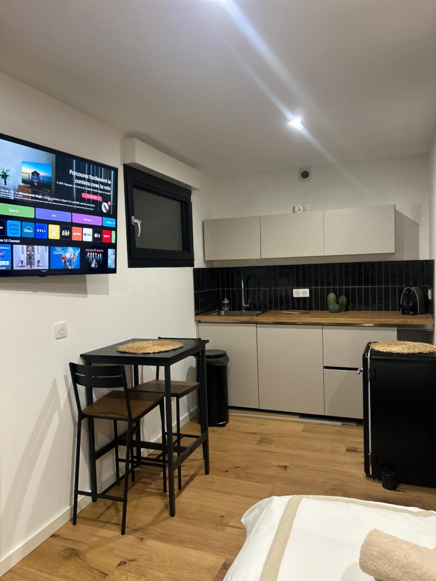 Studio Prestige Avec Terrasse Le Chene Dore Au Coeur Du Centre Touristique Cite Des Loisirs 200 M Du Galaxie,Face Au Snowworld Parking Gratuit Privatif แอมเนวีล ภายนอก รูปภาพ