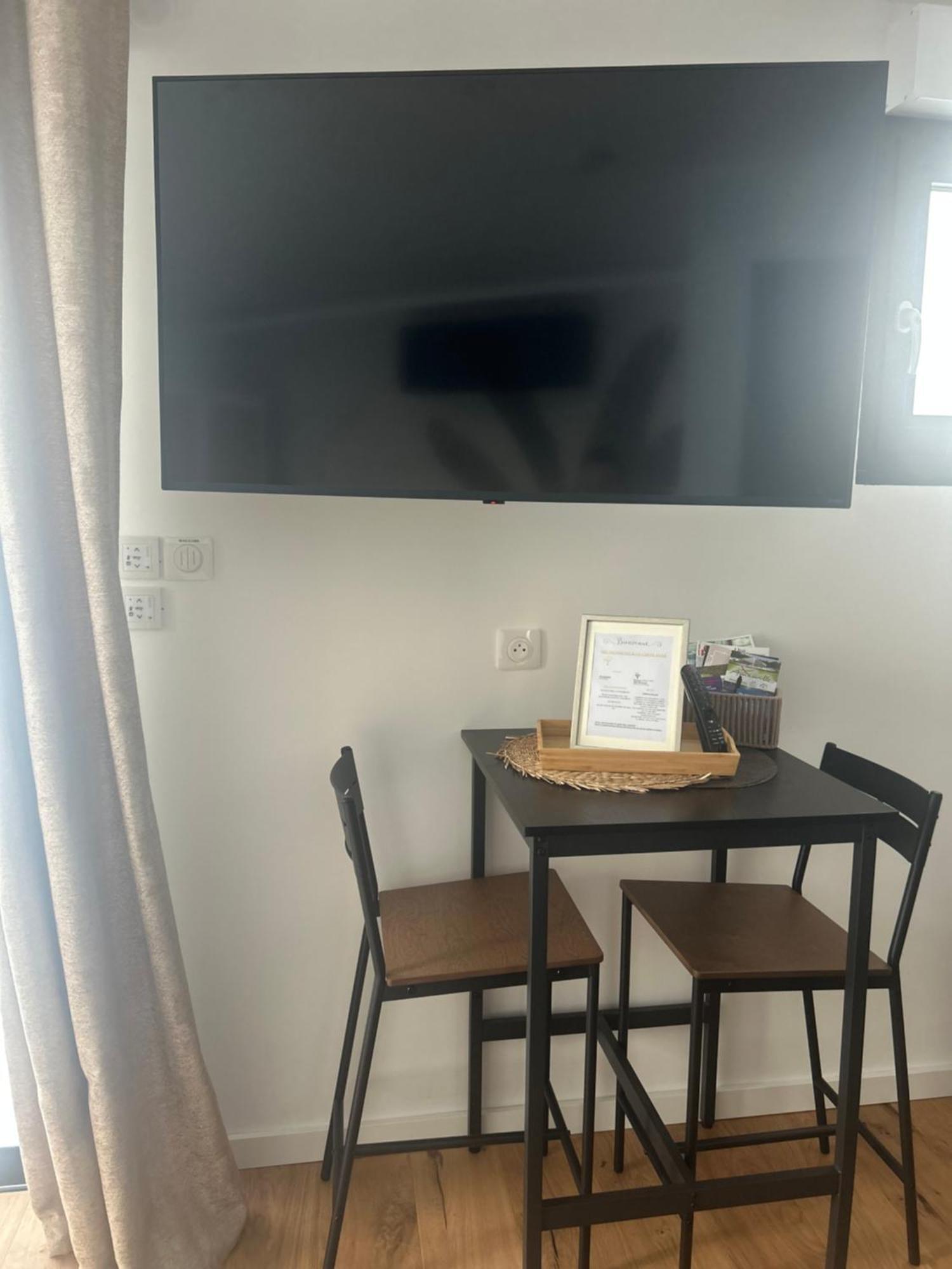 Studio Prestige Avec Terrasse Le Chene Dore Au Coeur Du Centre Touristique Cite Des Loisirs 200 M Du Galaxie,Face Au Snowworld Parking Gratuit Privatif แอมเนวีล ภายนอก รูปภาพ